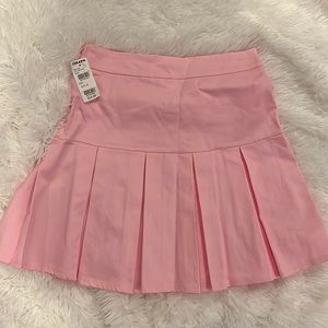 NWT super cute pink pleated skirt from tillies!! size xs originally 25$!
